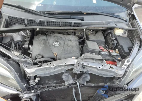 2018 Toyota Sienna Se z USA, uszkodzony, nr VIN 5TDXZ3DC5JS921882